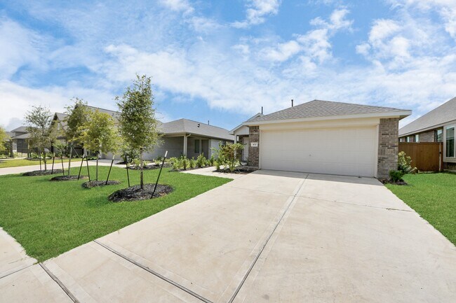 Building Photo - 3037 Pensacola Dr