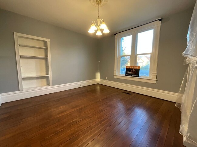 Building Photo - 2135