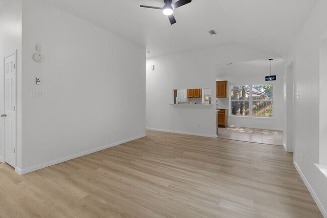 Building Photo - 16413 Danika Oak