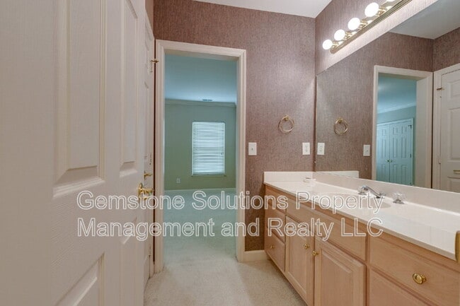 Building Photo - 1628 Brentwood Pointe