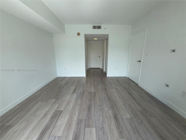 Building Photo - 1800 N Bayshore Dr