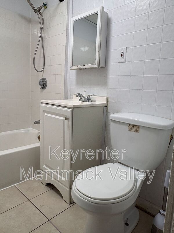 Building Photo - 58-60 Temple St 1st Fl