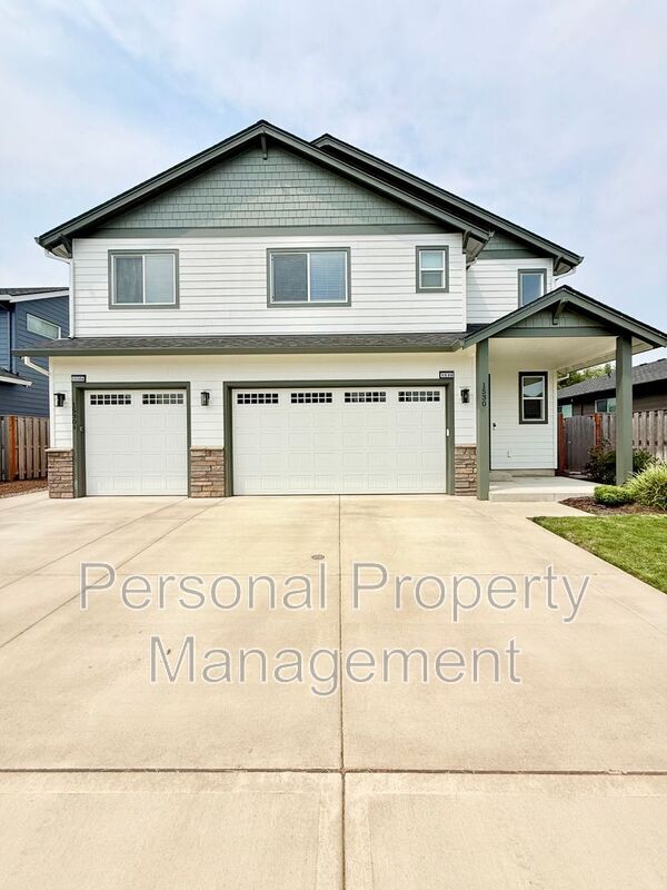 Building Photo - 1530 NW 29th Pl