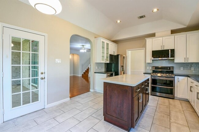 Building Photo - 18035 Somerset Knolls Ct