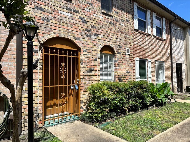 Primary Photo - 1715 Moritz Dr