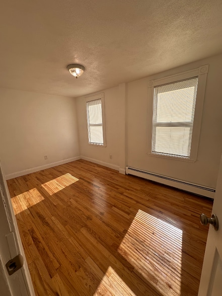 Building Photo - 15 Walker St