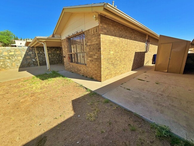 Building Photo - Mountain view cozy Home Ready for move in