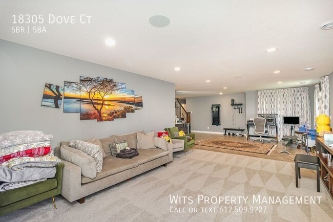 Building Photo - 18305 Dove Ct
