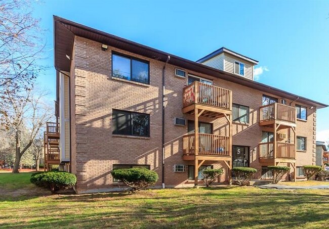 Building Photo - 5 Lancelot Court