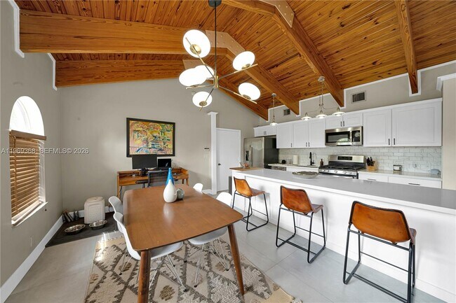 Building Photo - 18900 Belview Dr