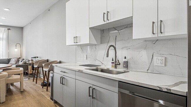 Building Photo - Luxury Fishtown Apartment With Parking!