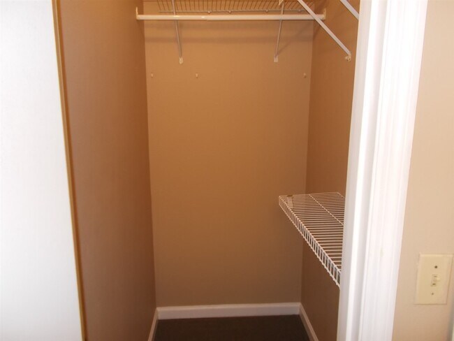 Building Photo - 1103 Greentree Ct