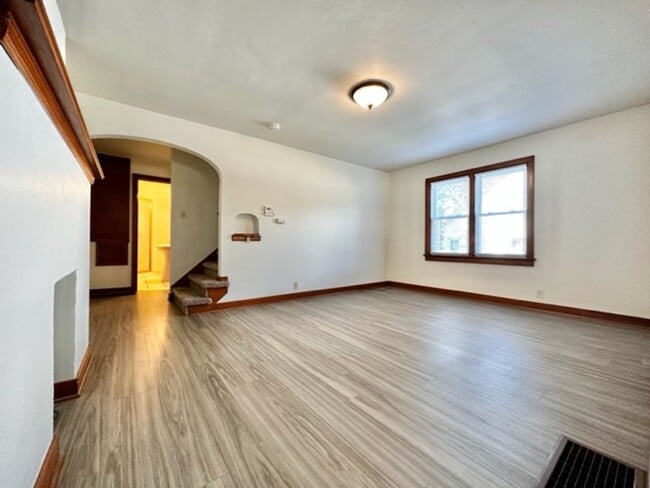 Building Photo - 1331 9th St