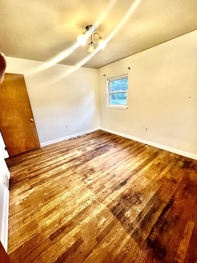 Building Photo - 1063 Charles Ave