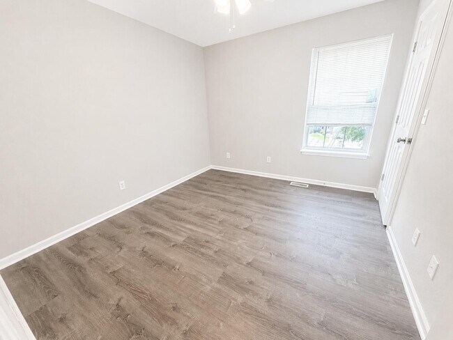 Building Photo - 1318 Valley Creek Ln