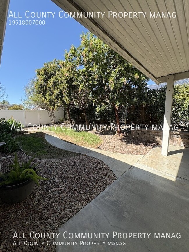 Building Photo - 39862 De Vendome Ct