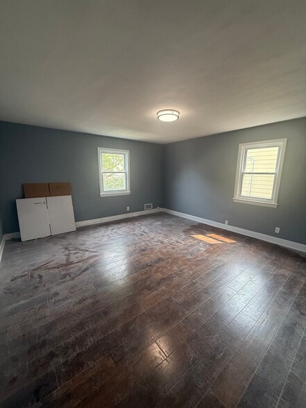 Building Photo - 28 7th Ave