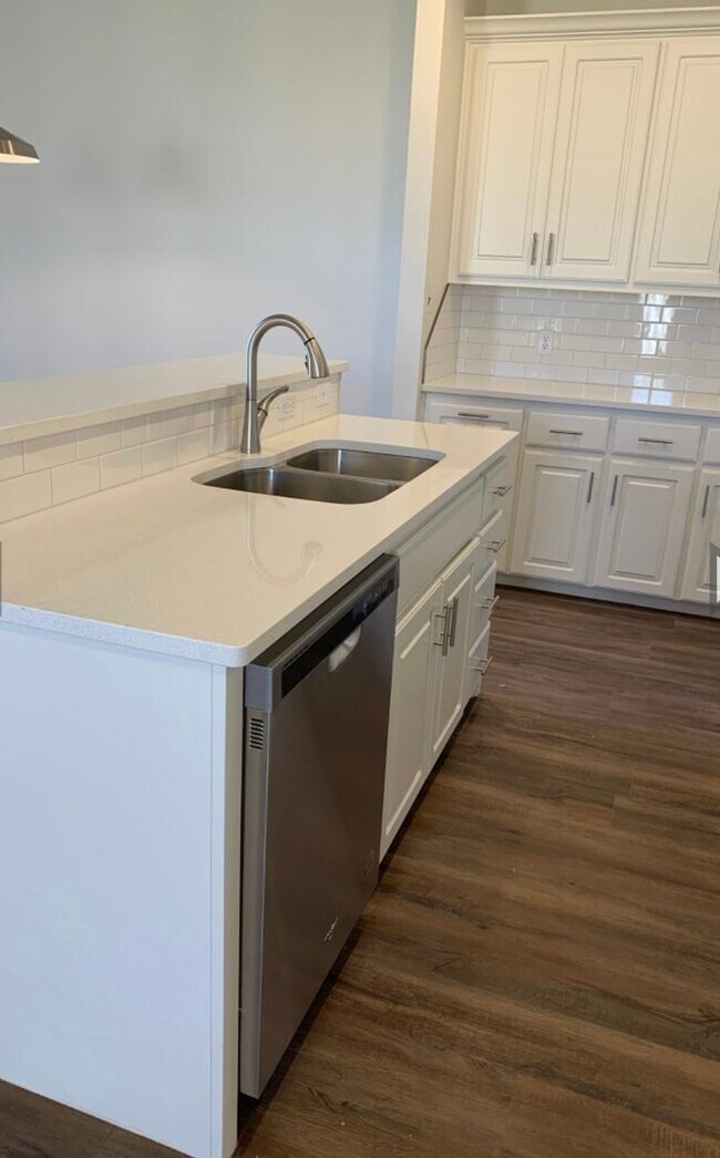 Building Photo - Brand new open concept quartz countertops