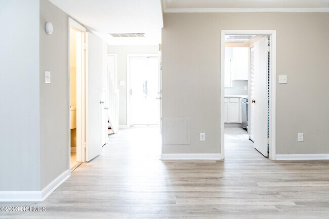 Building Photo - 7195 Sandy Creek Dr