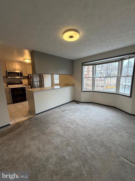 Building Photo - 327 James St