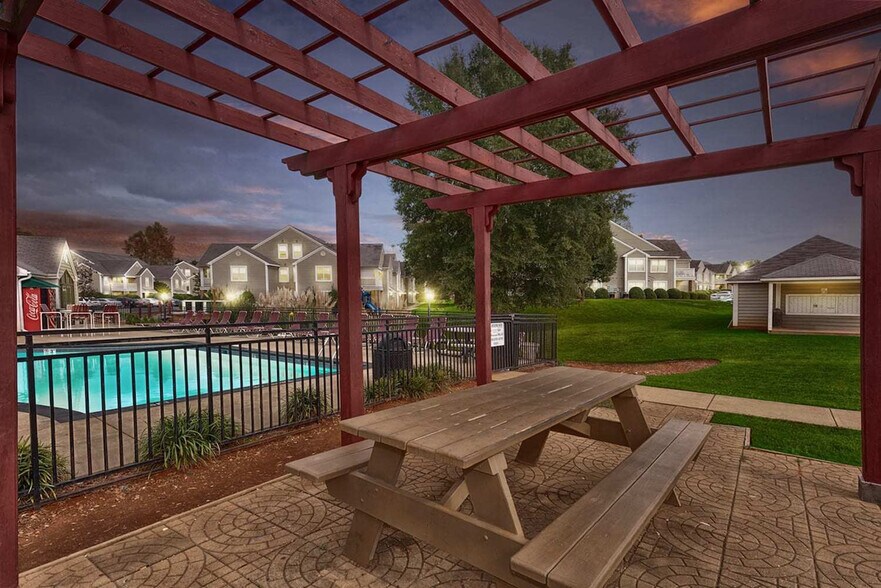 Stonebrook Apartments 1301 E Dogwood Dr Mebane NC 27302 Apartment