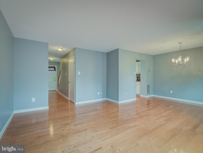 Building Photo - 8203 Stationhouse Ct