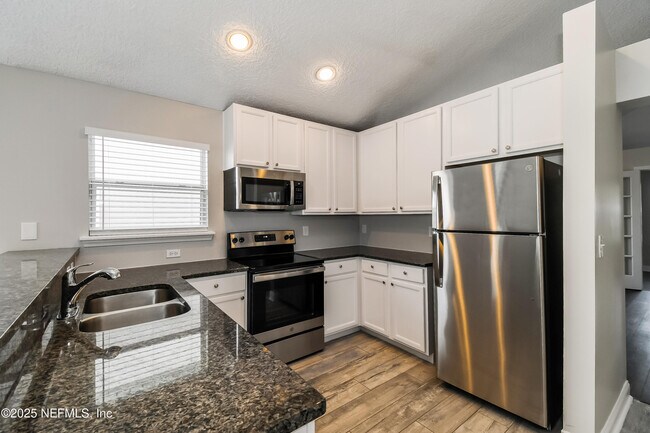 Building Photo - 3107 Wandering Oaks Dr