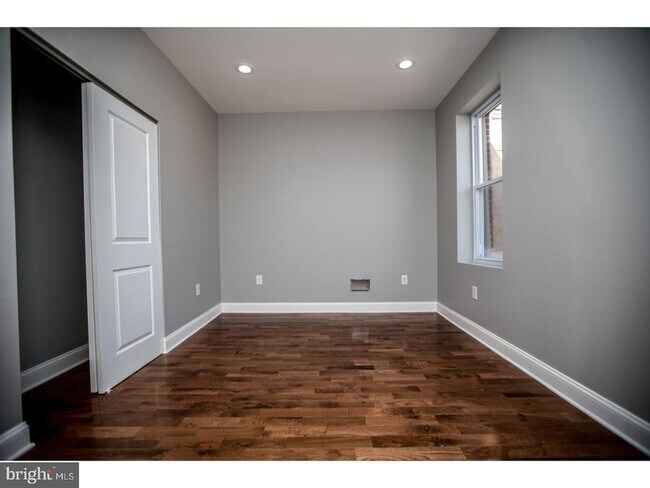 Building Photo - 1512 S 18th St