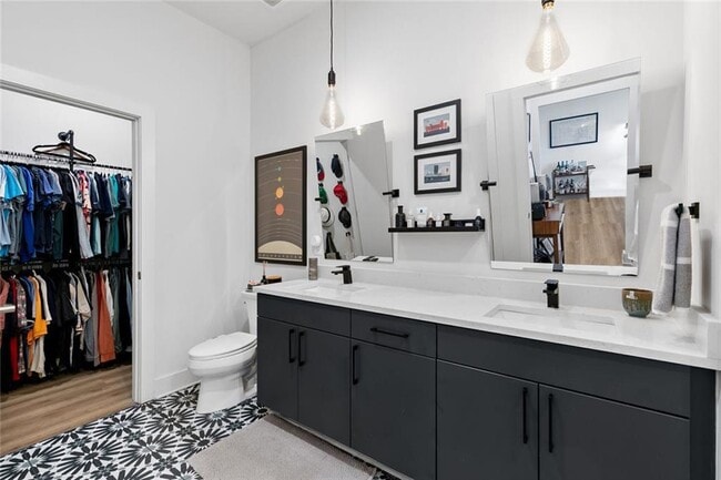 Building Photo - 112 Rogers St NE