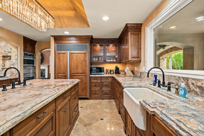 Building Photo - Elegant 5BR Furnished Estate with Pool & G...