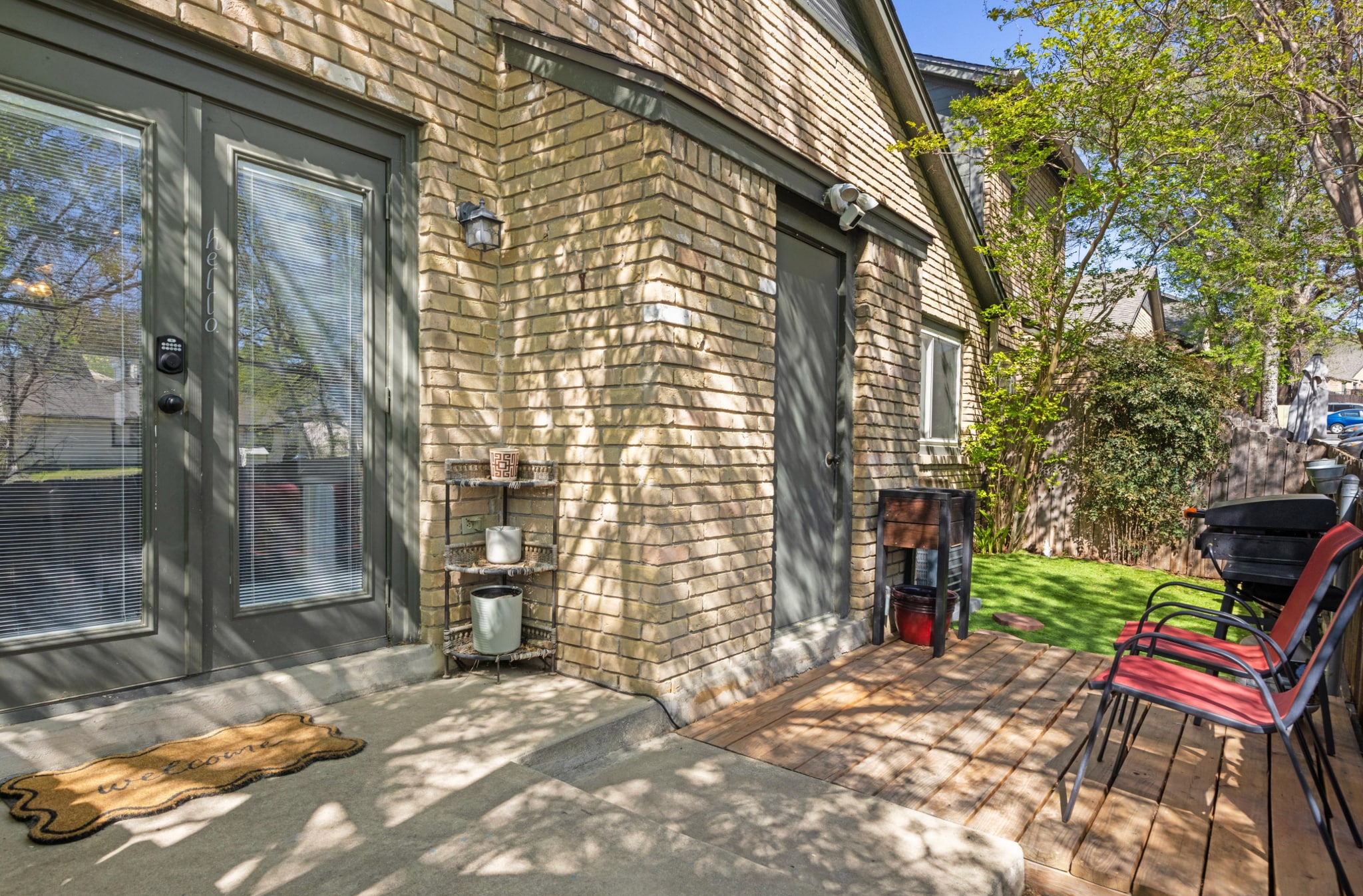 Building Photo - 1015 E Yager Ln