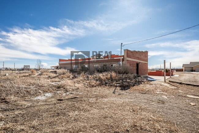 Building Photo - 531 E Milt Dr