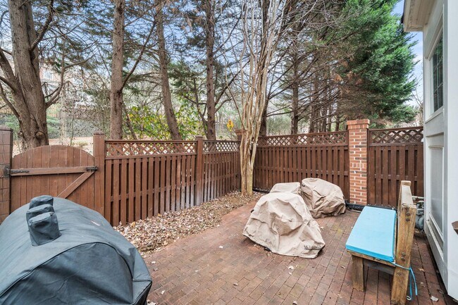 Building Photo - 4620 Knight Pl