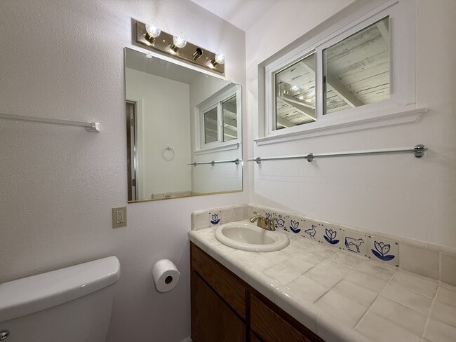 Building Photo - 9109 Midway