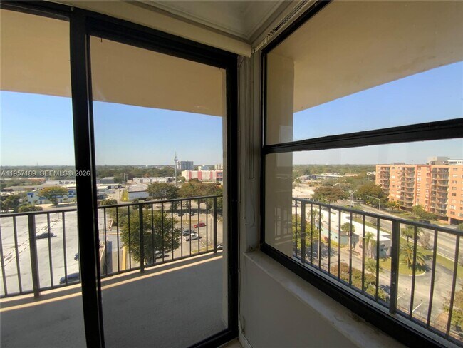 Building Photo - 1470 NE 123rd St