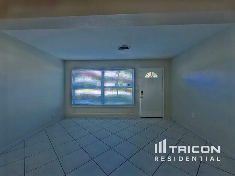 Building Photo - 2761 59th Ave N