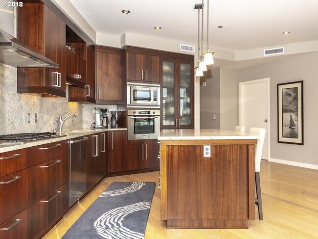 Building Photo - Rare rental in The Westerly - spectacular 2/2.5 unit w/sweeping views/2 parking/2 storage