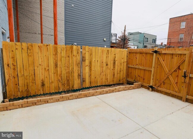 Building Photo - 1625 Montello Ave NE