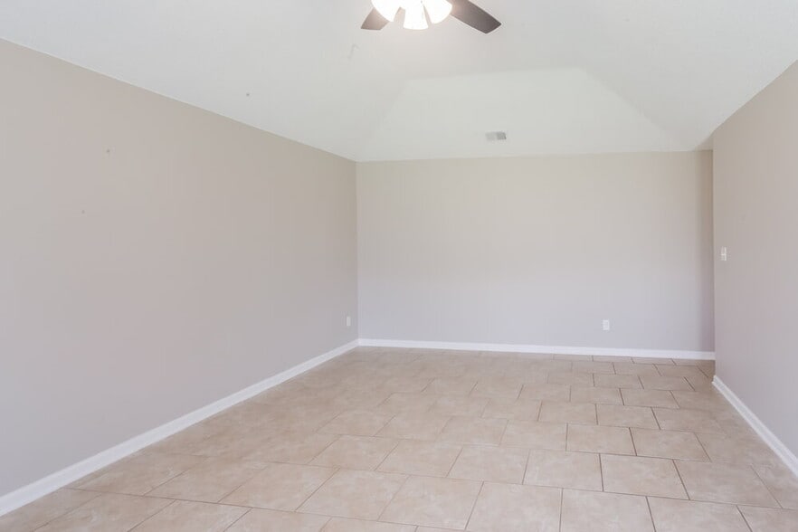 Building Photo - 6942 Scofield Cove
