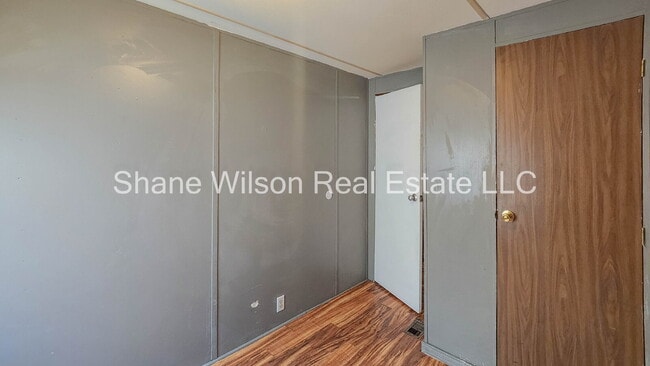 Building Photo - 3 BD 2 BA Single wide with large back yard!