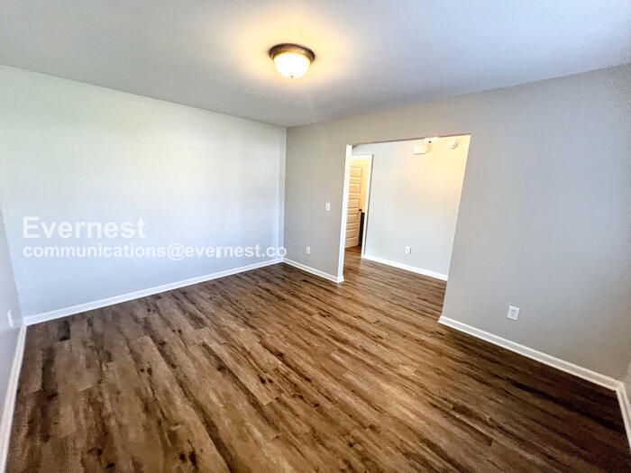 Building Photo - 264 Fenrose Dr