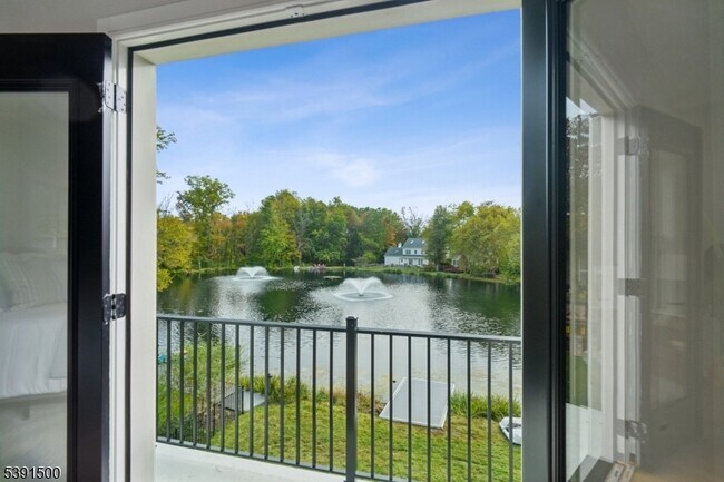 Building Photo - 15 Lake Rd