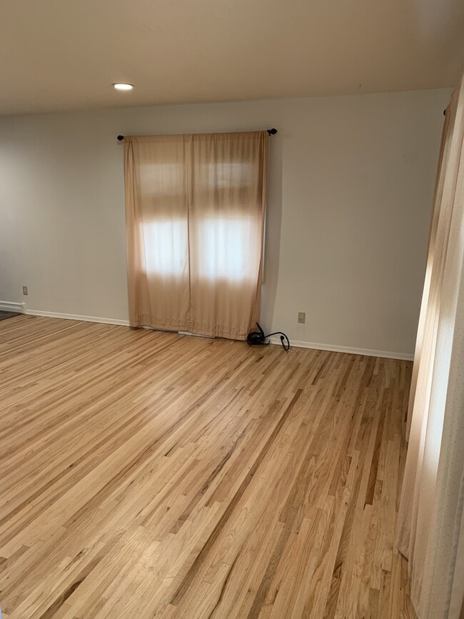 Building Photo - 624 Carol Dr