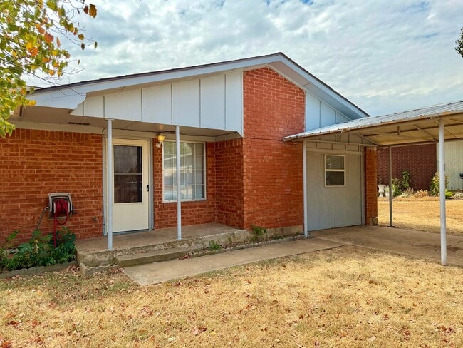 Building Photo - 1204 2nd Pl
