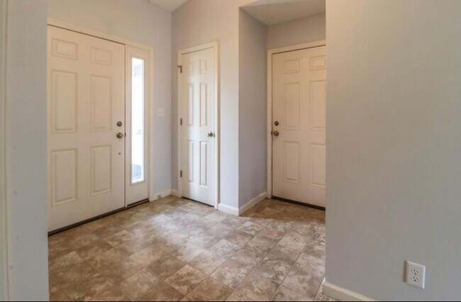 Building Photo - BRITTANY CHASE...3 Bedroom 2 Bath