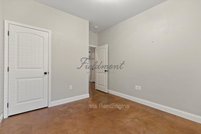 Building Photo - 110 Raeburn Way