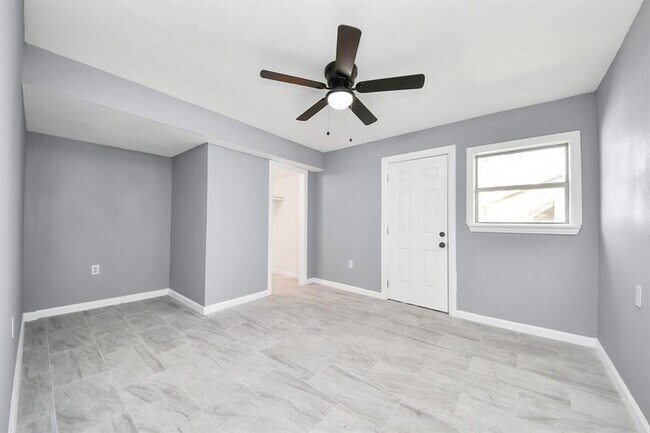 Building Photo - 5103 Karu Dr