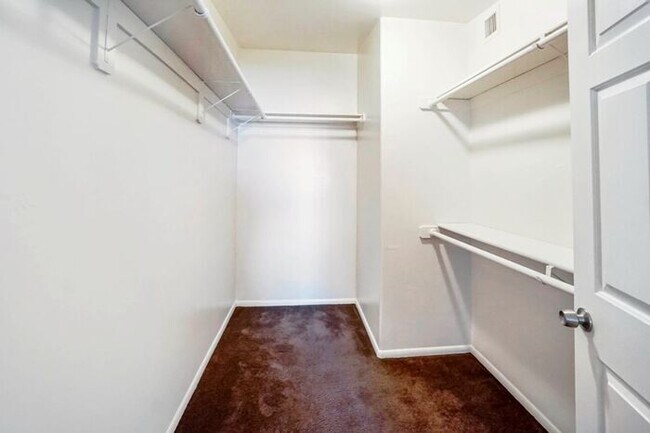 Building Photo - Spacious 3 Bed, 2 Bath Home Near UofA - Perfect Tucson Living!