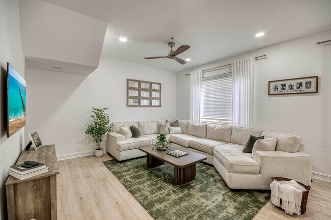 Building Photo - 1403 W Wickham Cir