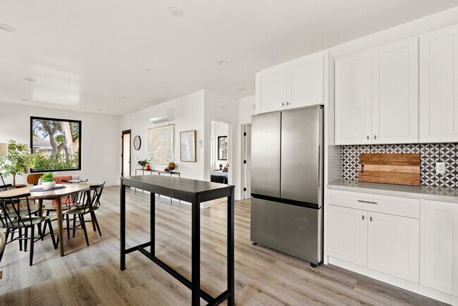Building Photo - Stunning brand new construction, modern lu...